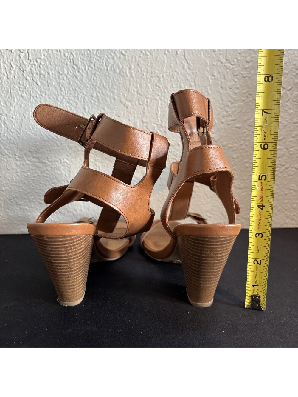 Wild Diva Lounge Tan Strappy T-Strap Heeled Sandals Women's Size 6.5 Buckle - Picture 4 of 5